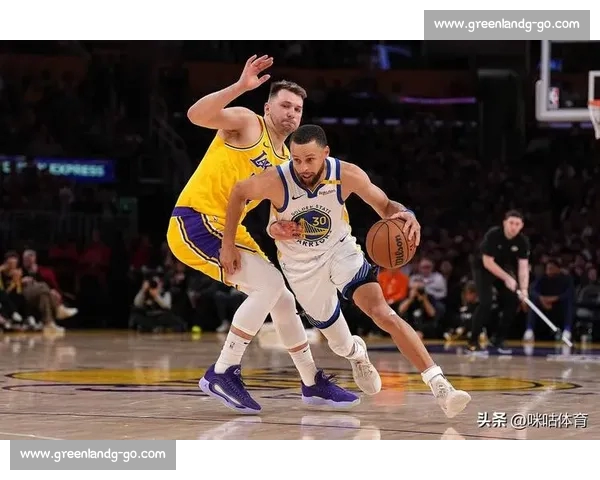 聚焦NBA最新版赛季格局与豪强争锋全景解析深度观察与未来趋势前瞻 聚焦NBA最新版赛季格局与豪强争锋全景解析深度观察与未来趋势前瞻